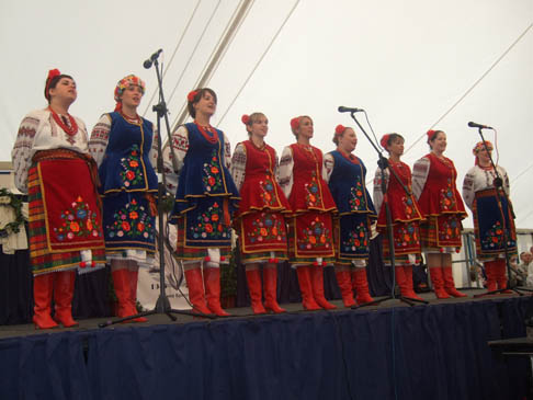 Starshi and dryzhiniky choir